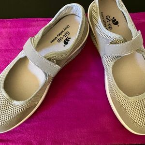Grey size 10 Git-up cozy safety shoes in a Mary Jane style